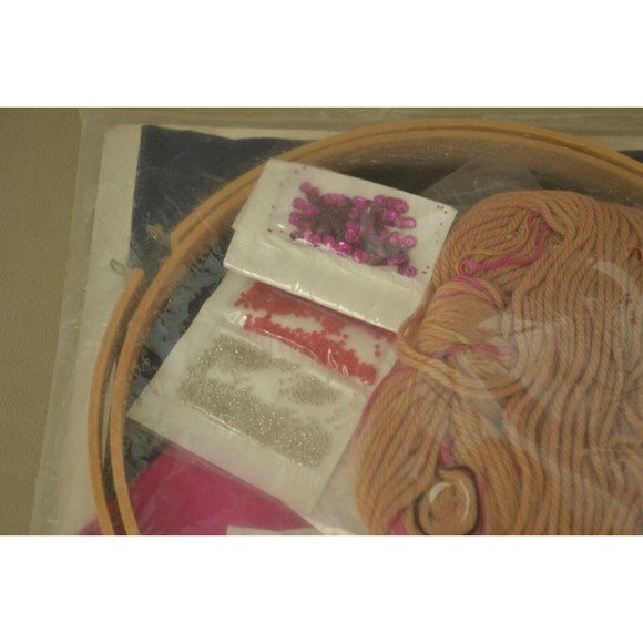 Bucilla Gallery of Stitches: Hoopies Broadway Actress #32293 Soft Hoop Sculpture - Picture 7 of 7